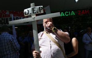 Concentración de afectados por el amianto en Metro de Madrid, en 2019